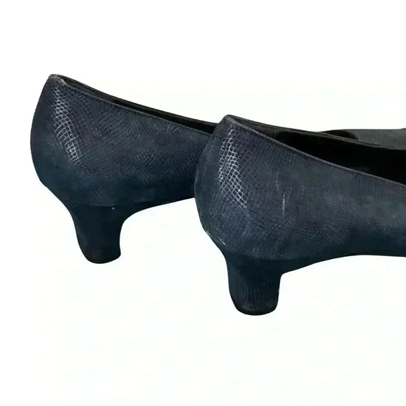 Salvatore Feragamo womens navy pumps 9.5 vintage heels snakeskin pattern shoes - Picture 3 of 13